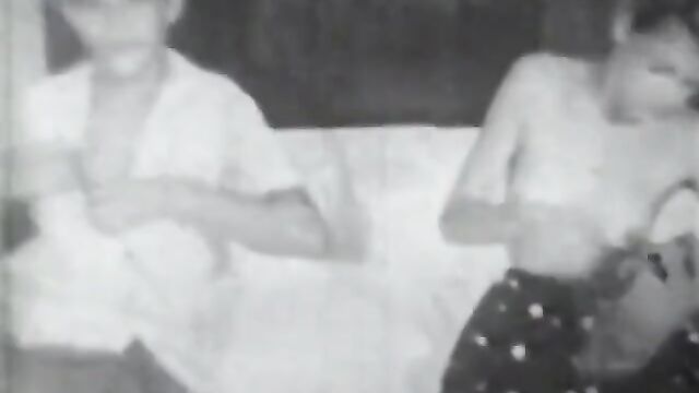 Young Couple gets a Quick Fuck (1950s Vintage)