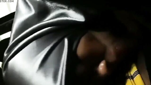 Indonesian Muslim Amateur Deep Throat in Silky Hijab