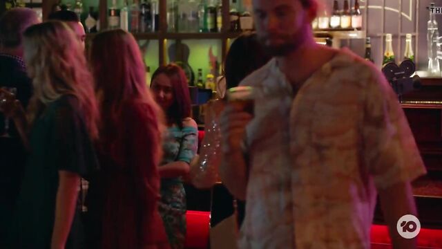 Olympia Valance and Nicole Coombs - 'Playing for Keeps' s2e1