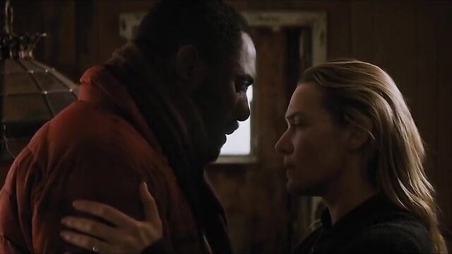 Kate Winslet - The Mountain Between Us (2017)