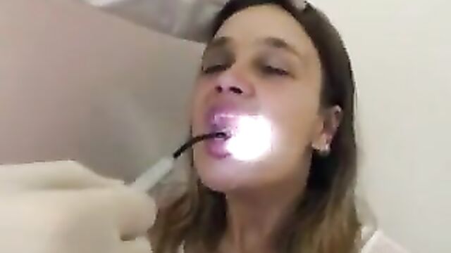 coroa tira dentadura e faz boquete