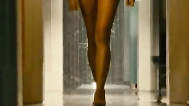 Rosario Dawson topless in Trance