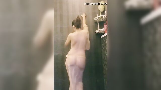 Paki Singer Rabi Pirzada, Nude Dance under Shower