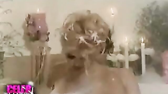 Anna Nicole Smith - Lesbo Bath