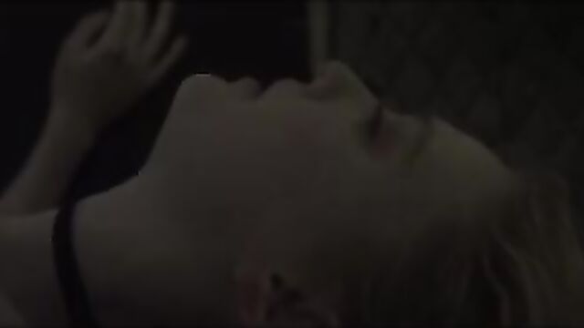 Dakota Fanning and Zoe Kravitz in sex scenes
