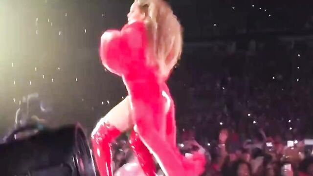 Beyonce ass & tits