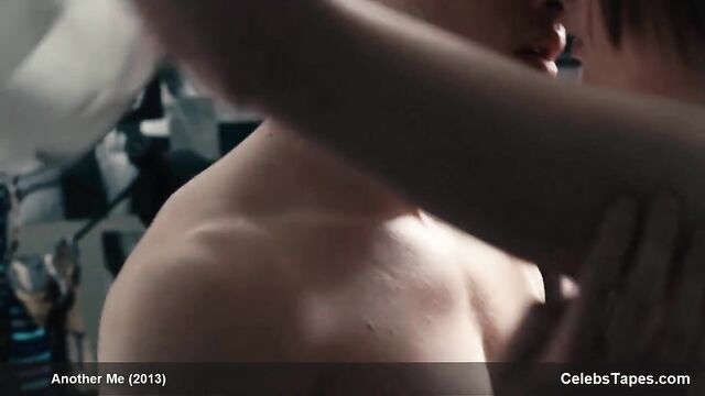 Sophie Turner cleavage video