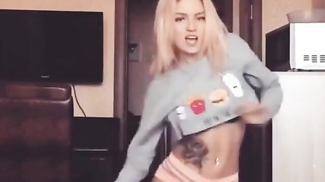 Sexy girl dancing (no nude)