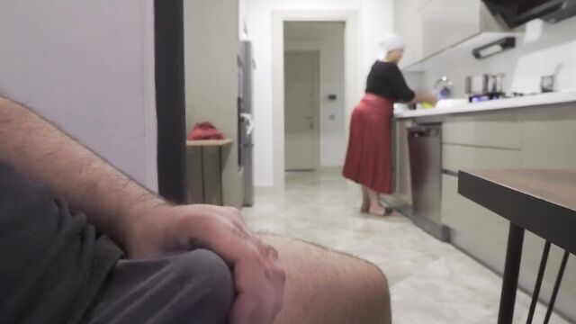 Jerking off while watching my Huge ass Stepmom