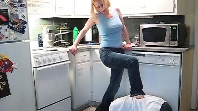 Belinda ballbusting