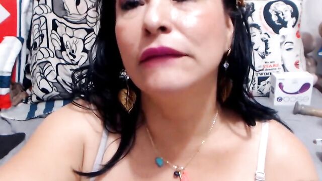 Colombian Milf free chat