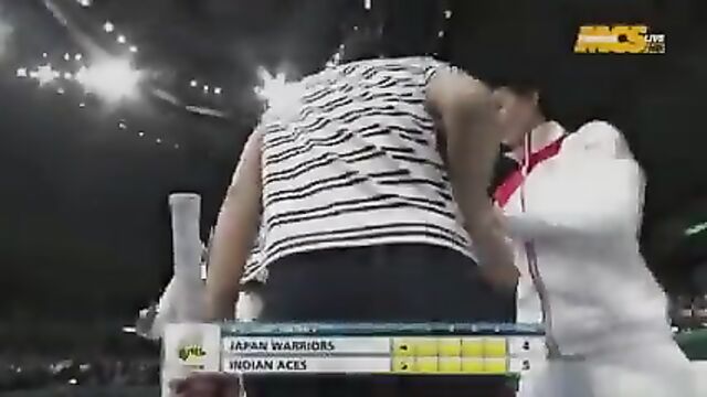 Cameraman zooms in on Maria Sharapova's panties