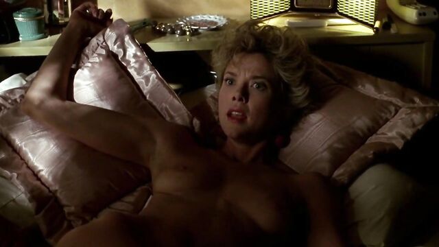 Annette Bening nude - The Grifters (1990)