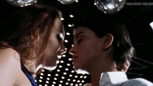 Claire Keim and Agathe de La Boulaye in lesbian love scenes