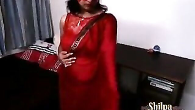 sexy hot shilpa bhabhi indian amateur in red sari stripping