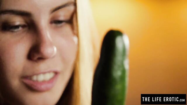Cute teen fucks her pussy and ass with two zucchinis
