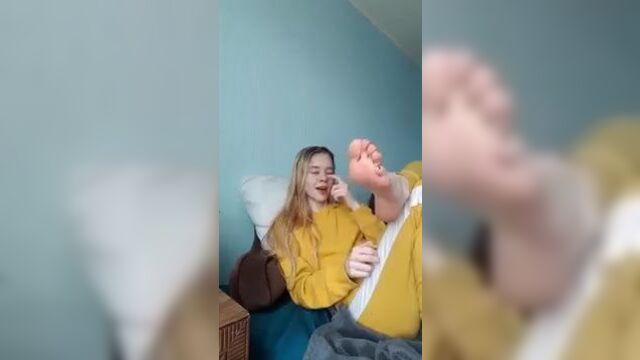 Hot blonde show her feet on Instagram live