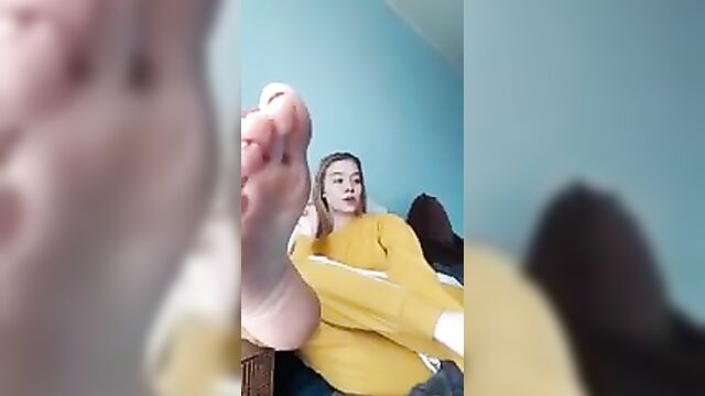 Hot blonde show her feet on Instagram live