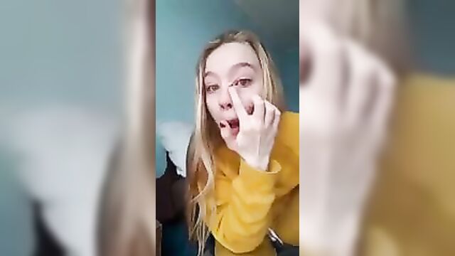 Hot blonde show her feet on Instagram live