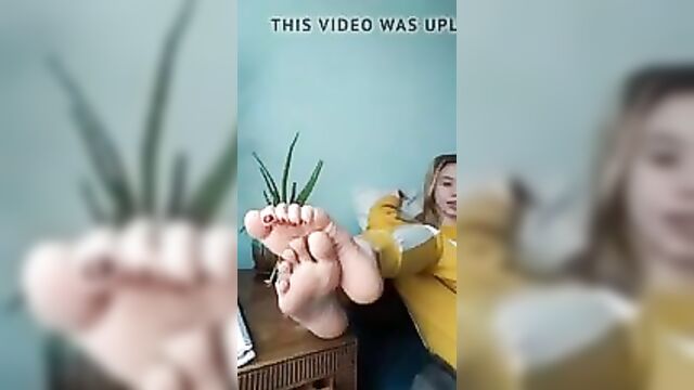 Hot blonde show her feet on Instagram live