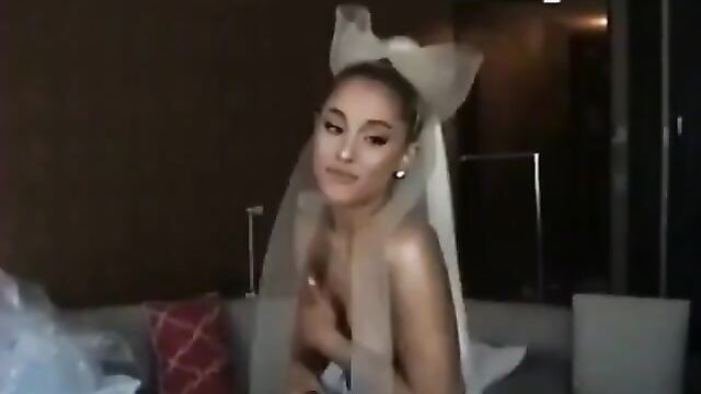 Ariana Grande Topless