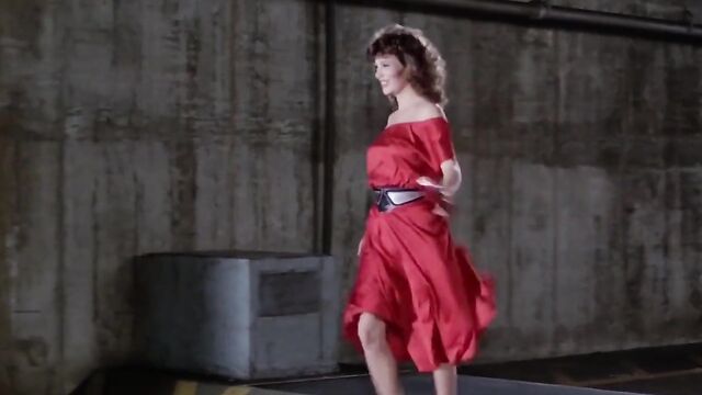 Kelly Lebrock extended, with slow-mo