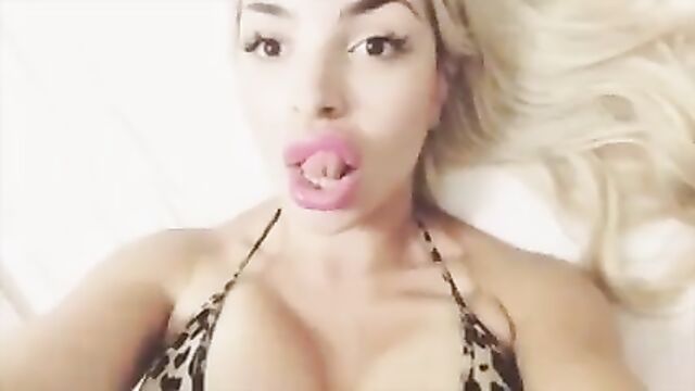 Big bimbo lips