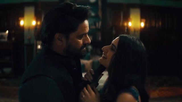 Fatima Sana Sheik Hot Kissing Sex Scene Ajeeb Dastaan