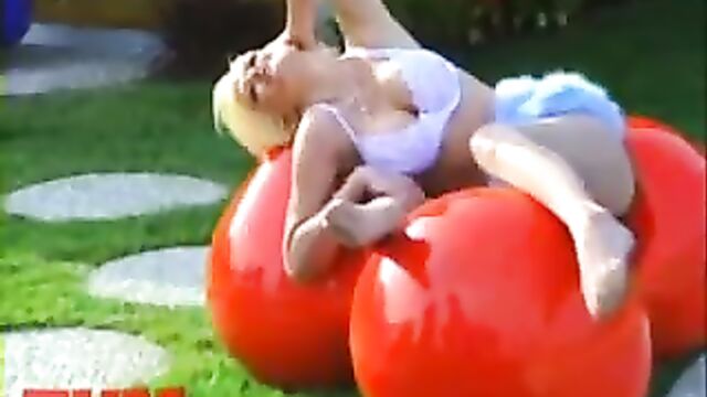 Anna Nicole Smith - FHM Photoshoot