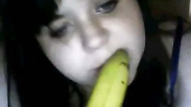 girl from US deepthroats a banana on chat roulette hot