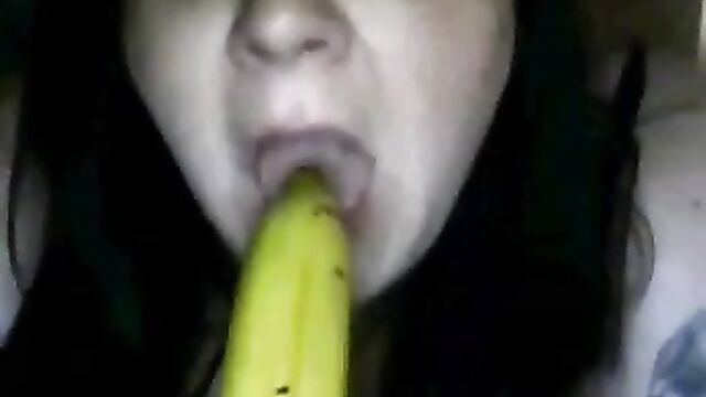 girl from US deepthroats a banana on chat roulette hot