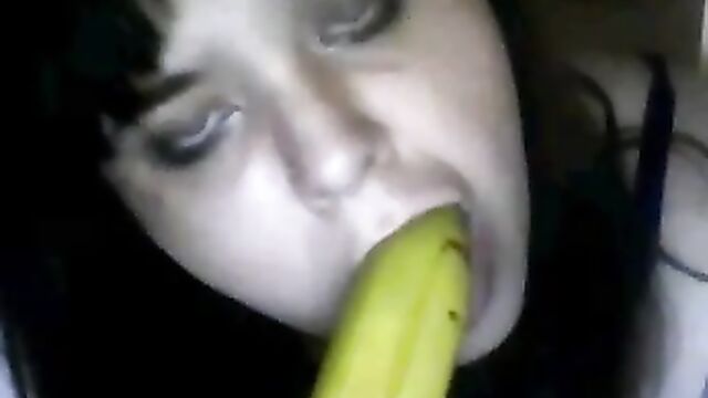 girl from US deepthroats a banana on chat roulette hot