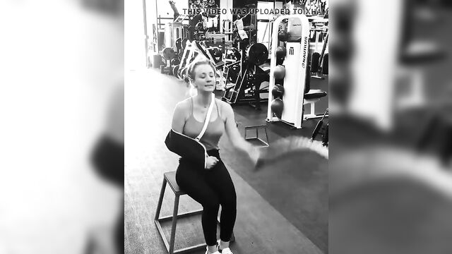 Kaley Cuoco working out with pokie nipples, arm in a sling