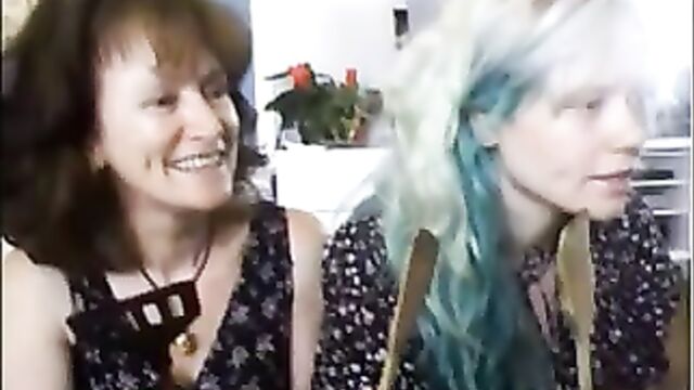 Real mother and not daughter Webcam 85