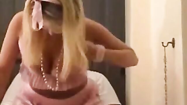 Blonde amateur in lingerie fuck