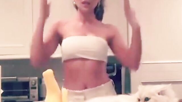 Kate Beckinsale dancing at home