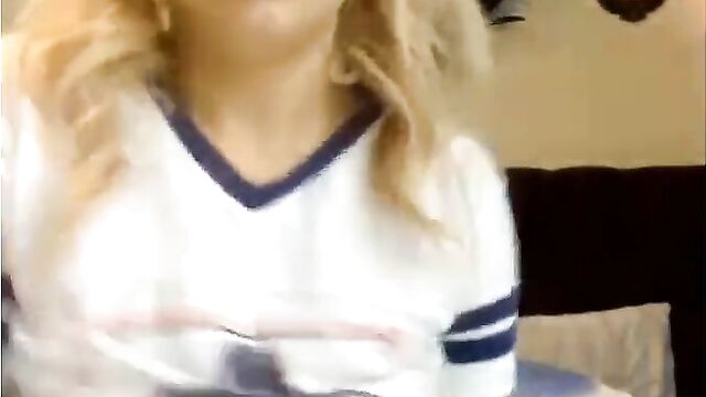Lexi Belle chats on Cam Webcam