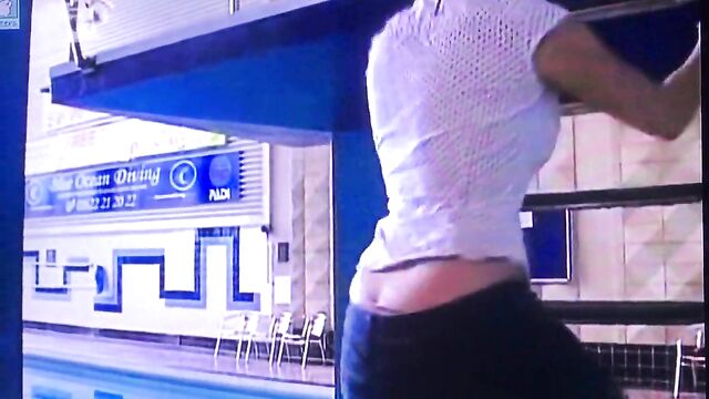 Holly willoughby arse crack