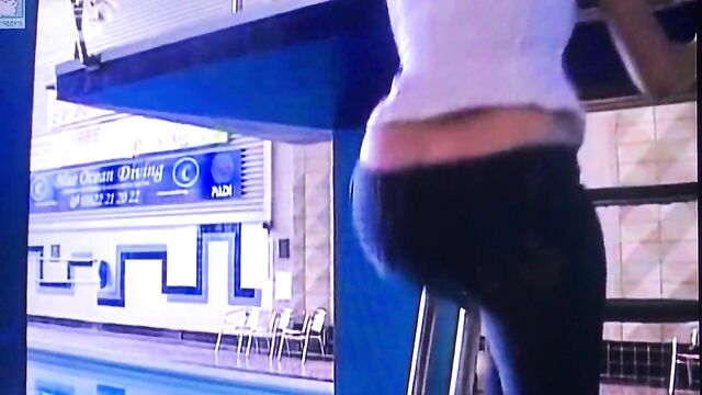Holly willoughby arse crack