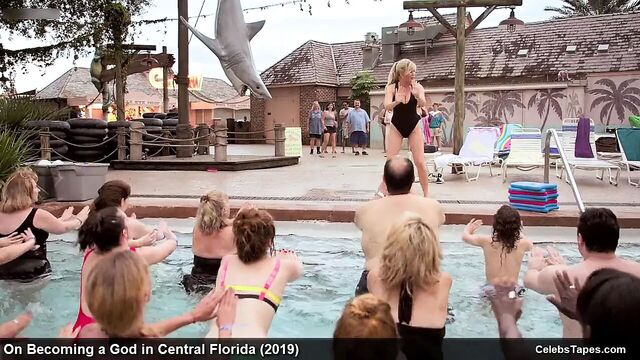 actress Kirsten Dunst stripping and bikini movie scenes
