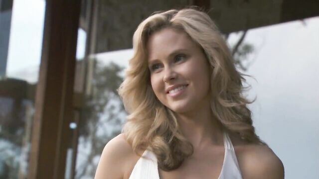 Anna Hutchison - Underbelly: A Tale of Two Cities 08