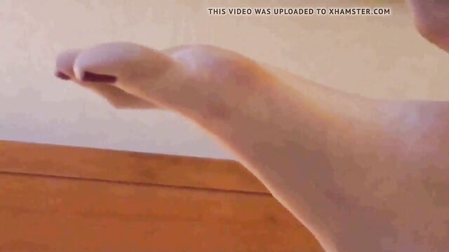 Long slender feet and toes