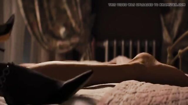 Margot Robbie hot sex scene