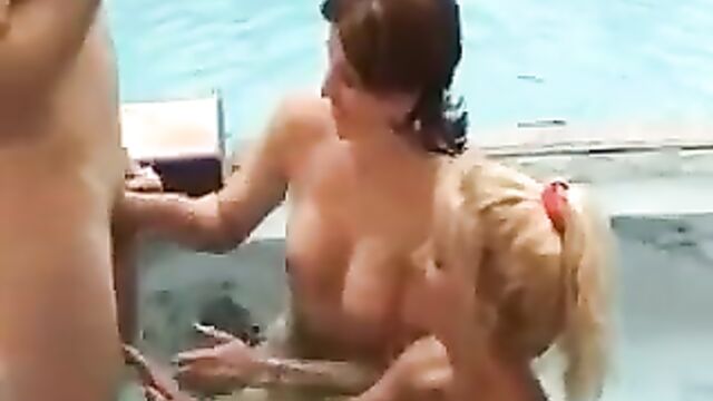 Hot Cougars Threeway Suck In Hot Tub