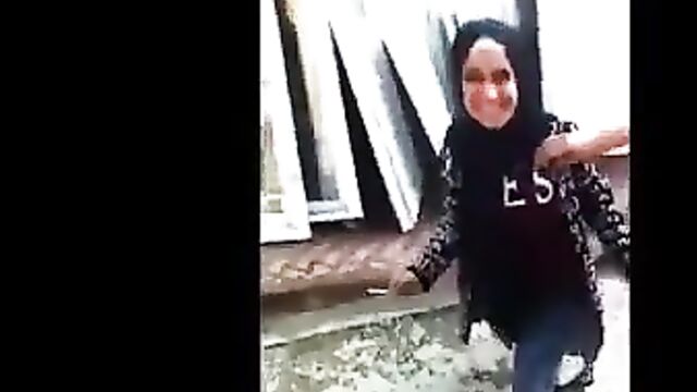 Turkish hijab turk turbanli genc orospu sigara esrar