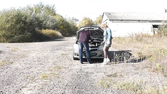 Random passerby helped MILF fix car and fucked her doggystyle
