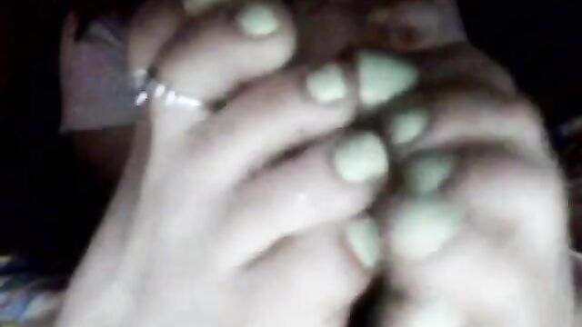 Gone With Scarlett: Mint toes and sole brushing