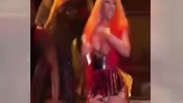 Nicki Minaj - Nip Slip