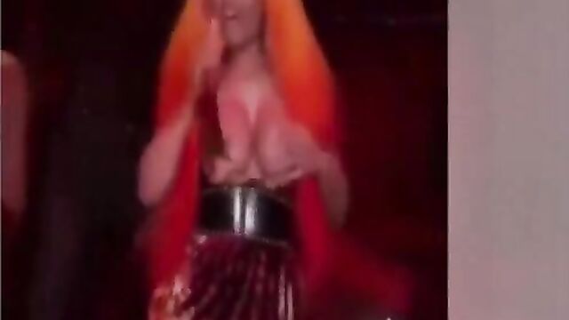 Nicki Minaj - Nip Slip