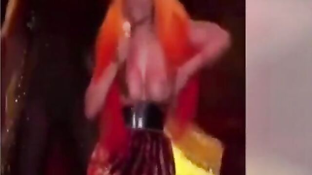 Nicki Minaj - Nip Slip